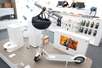 El CEO de Xiaomi publicó un tweet con YalaTech Digital Price Labels